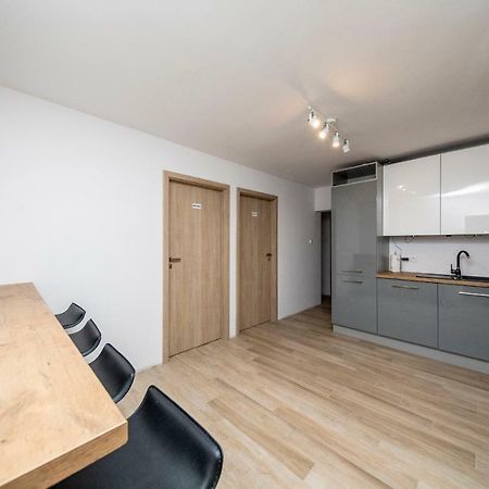 6 Cities Rooms Варшава Экстерьер фото