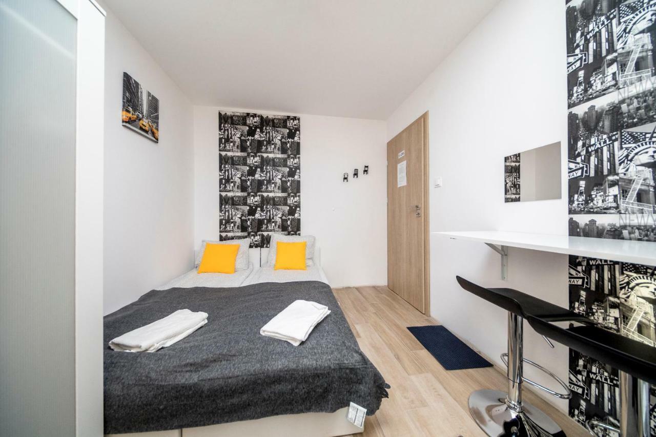 6 Cities Rooms Варшава Экстерьер фото