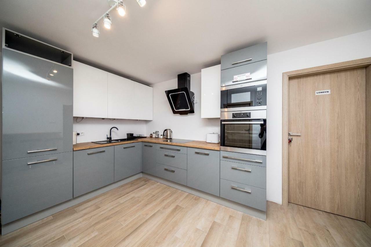 6 Cities Rooms Варшава Экстерьер фото